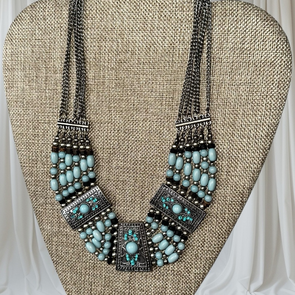 Chic Silver and Turquoise Necklace
